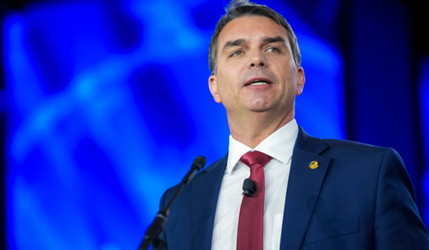 Flávio Bolsonaro vai a Campina Grande sob alerta do TRE contra promoção política em festas juninas